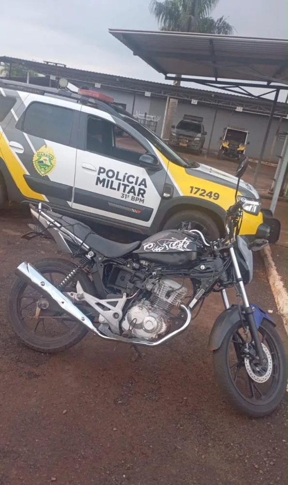 MOTOCICLETA SEM PLACA É APREENDIDA PELA PM EM ASSIS CHATEAUBRIAND