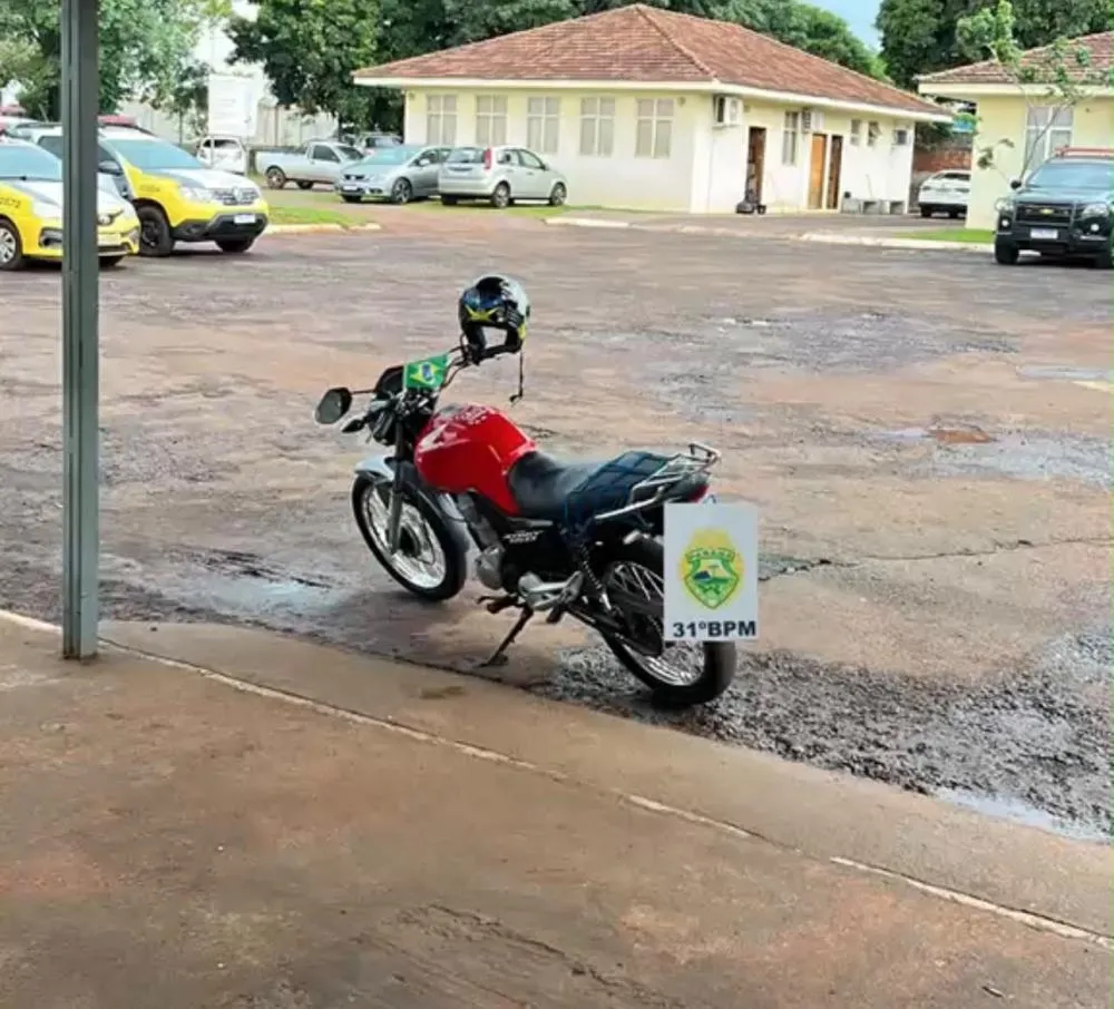 Adolescente é abordado após empinar motocicleta em via pública em Assis Chateaubriand